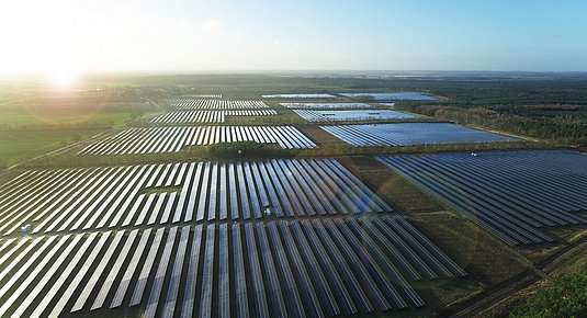 BELECTRIC baut größtes Solarkraftwerk der Niederlande Eekerpolder mit 189 MWp Kapazität.